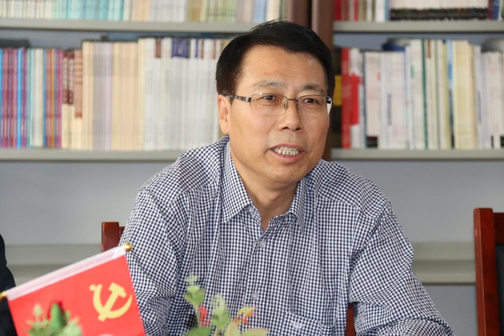 公司党委副书记王亦达